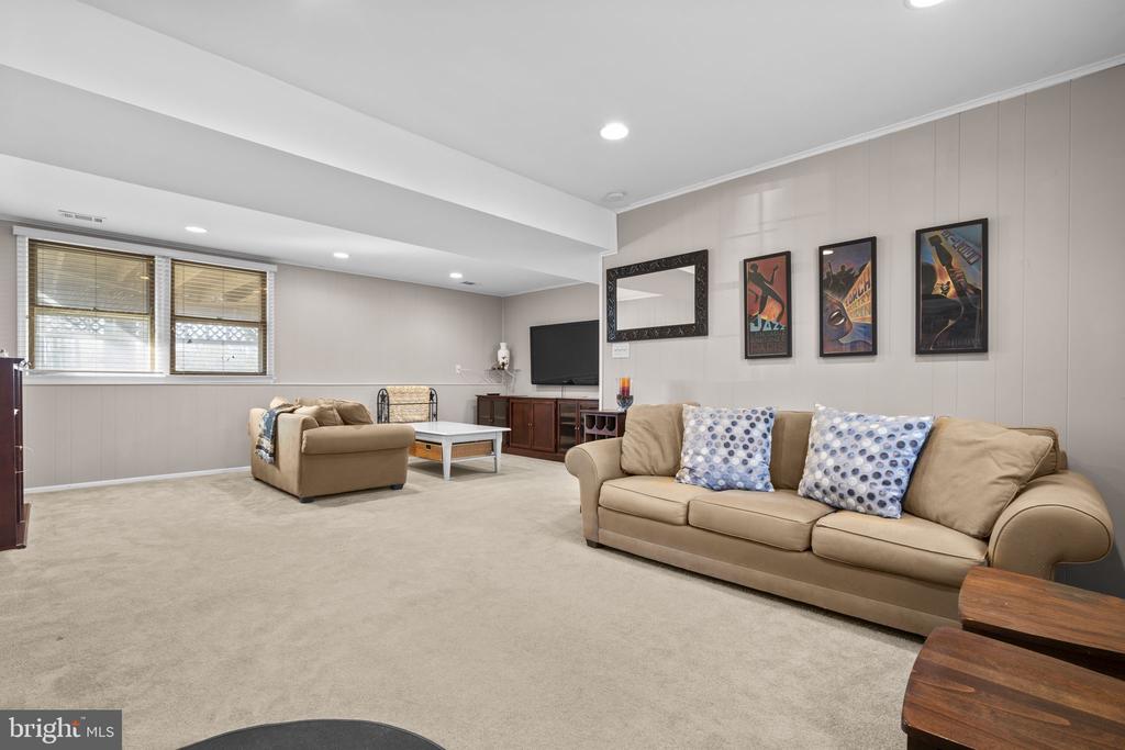 1530 POWELLS TAVERN PLACE