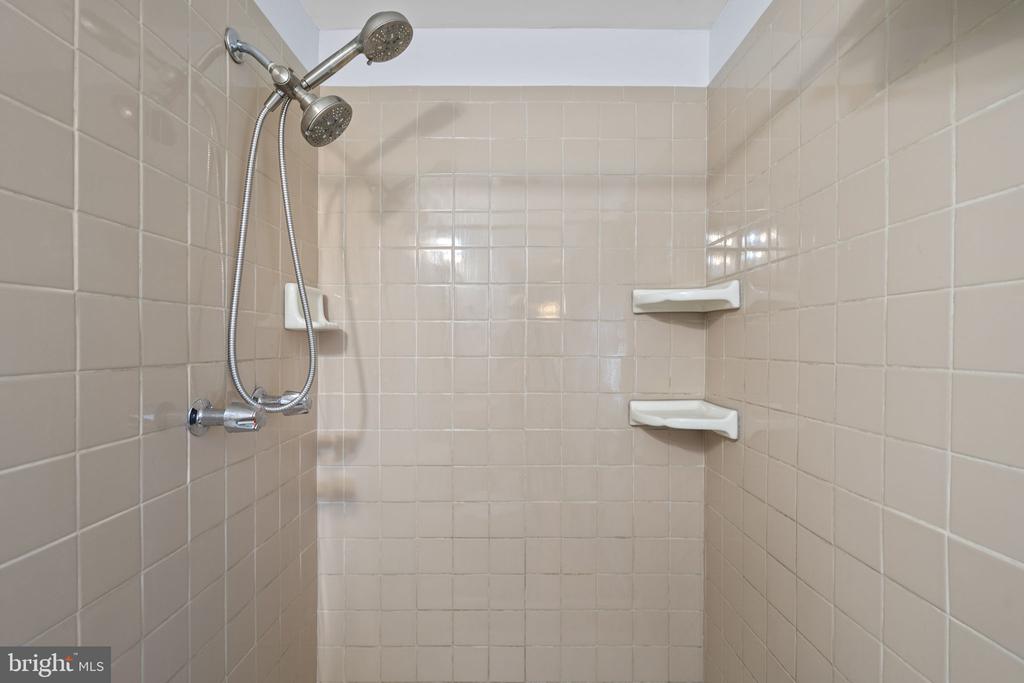 1530 POWELLS TAVERN PLACE