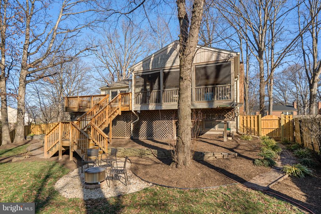 1530 POWELLS TAVERN PLACE