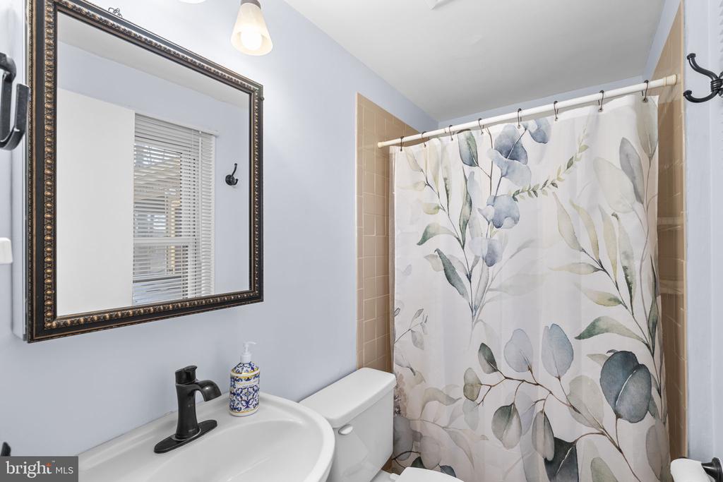 1530 POWELLS TAVERN PLACE