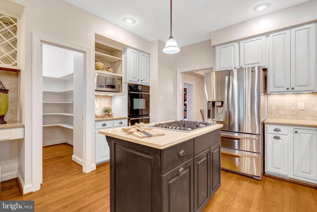 11181 LONGWOOD GROVE DRIVE