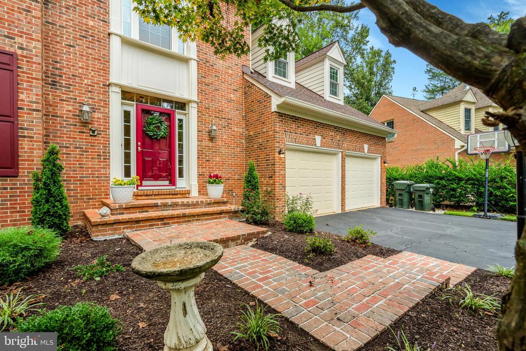 11181 LONGWOOD GROVE DRIVE