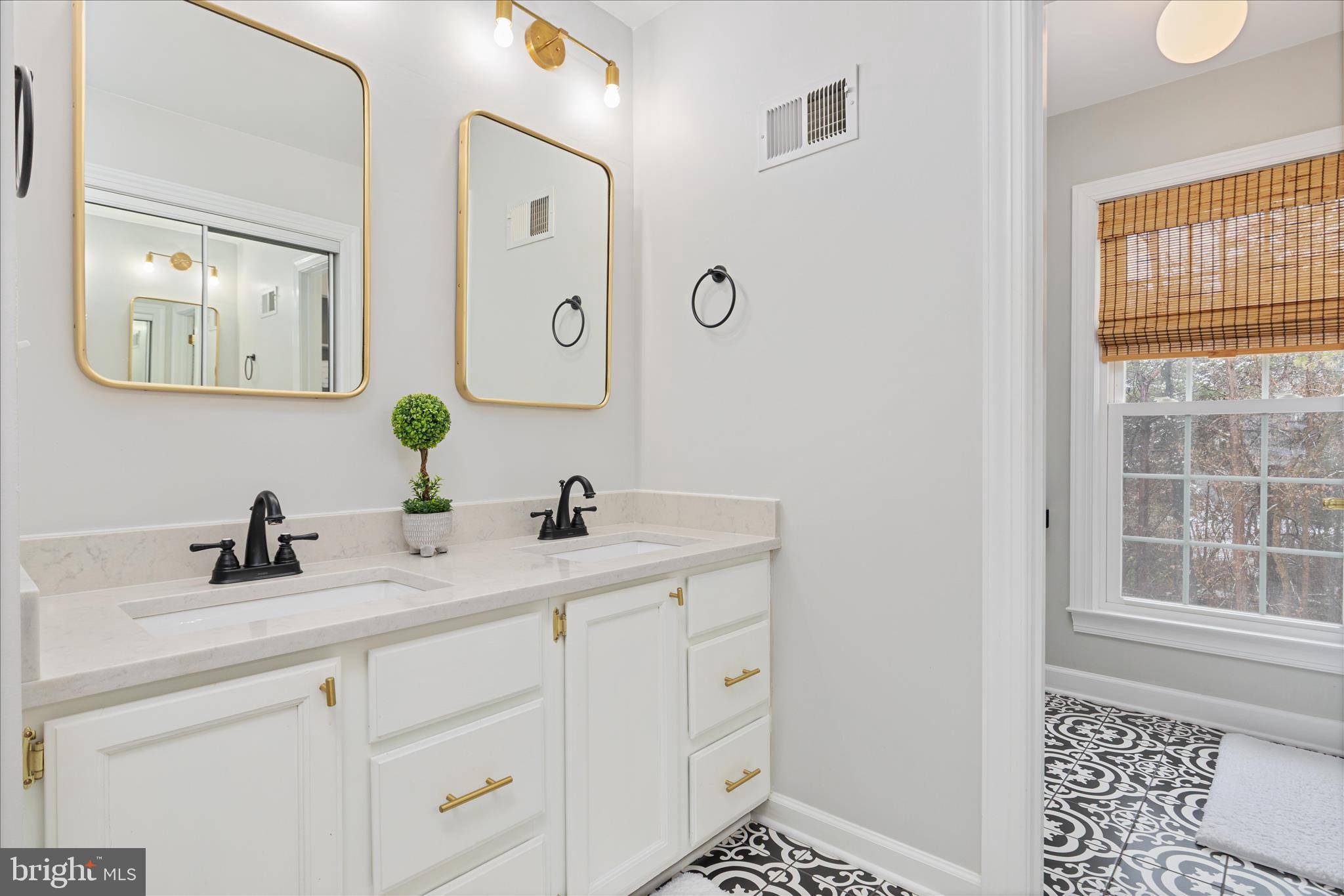 15567 EAGLE TAVERN LANE