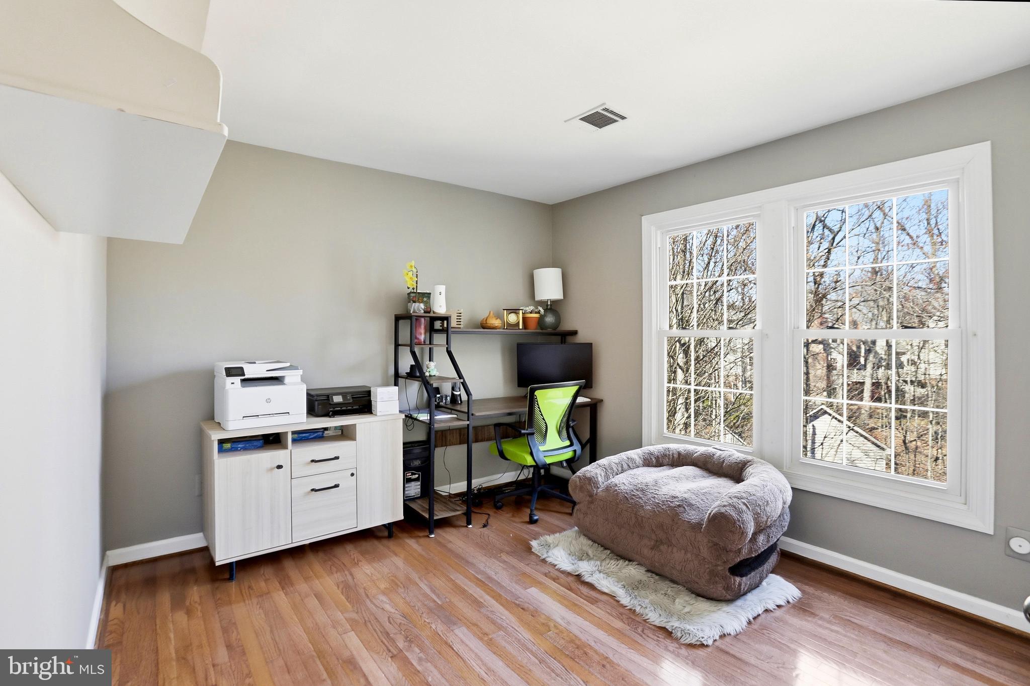 1235 TOTTENHAM COURT