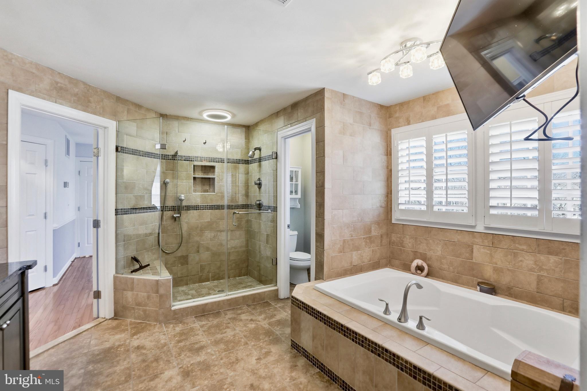 1235 TOTTENHAM COURT