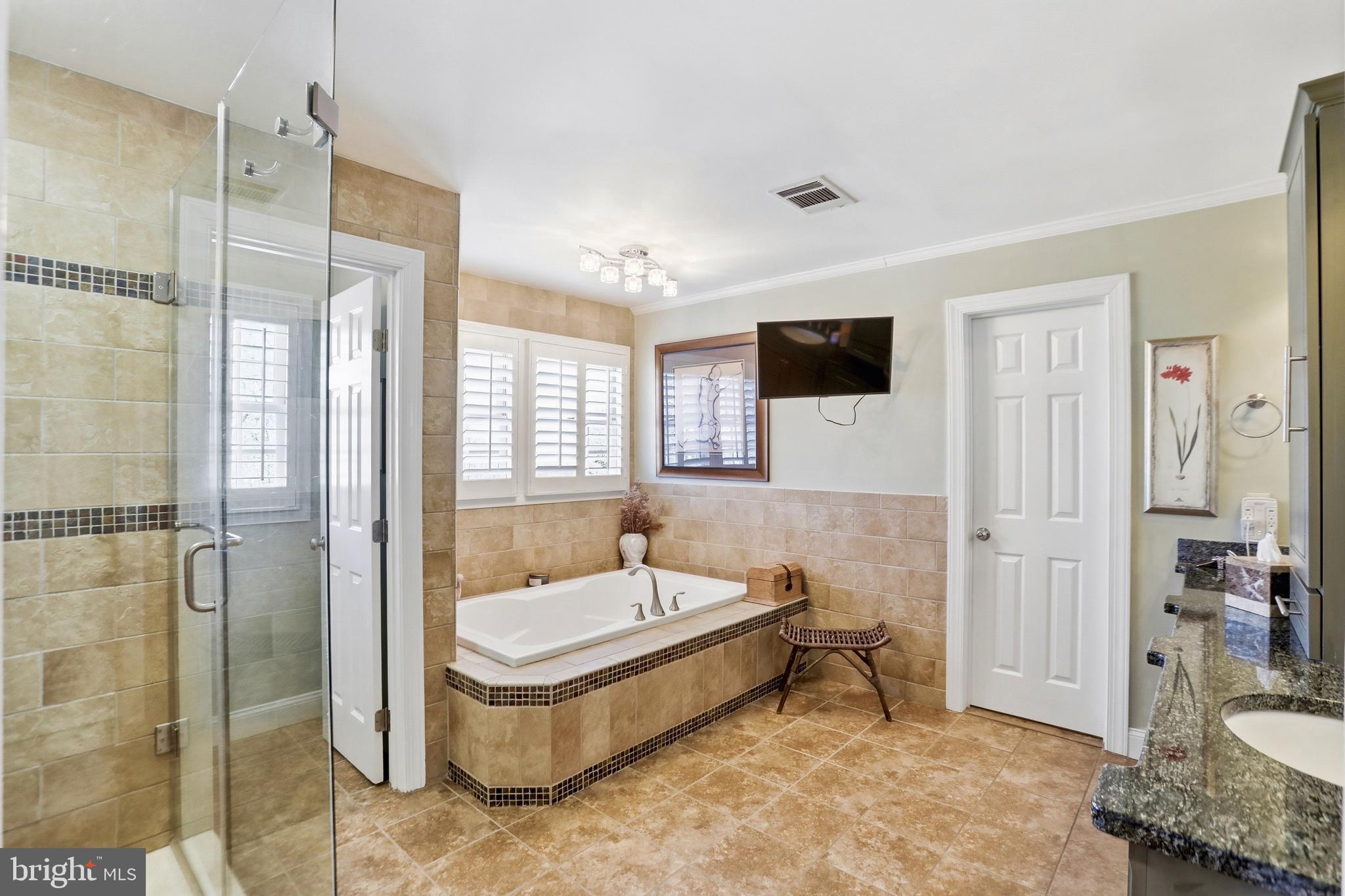 1235 TOTTENHAM COURT