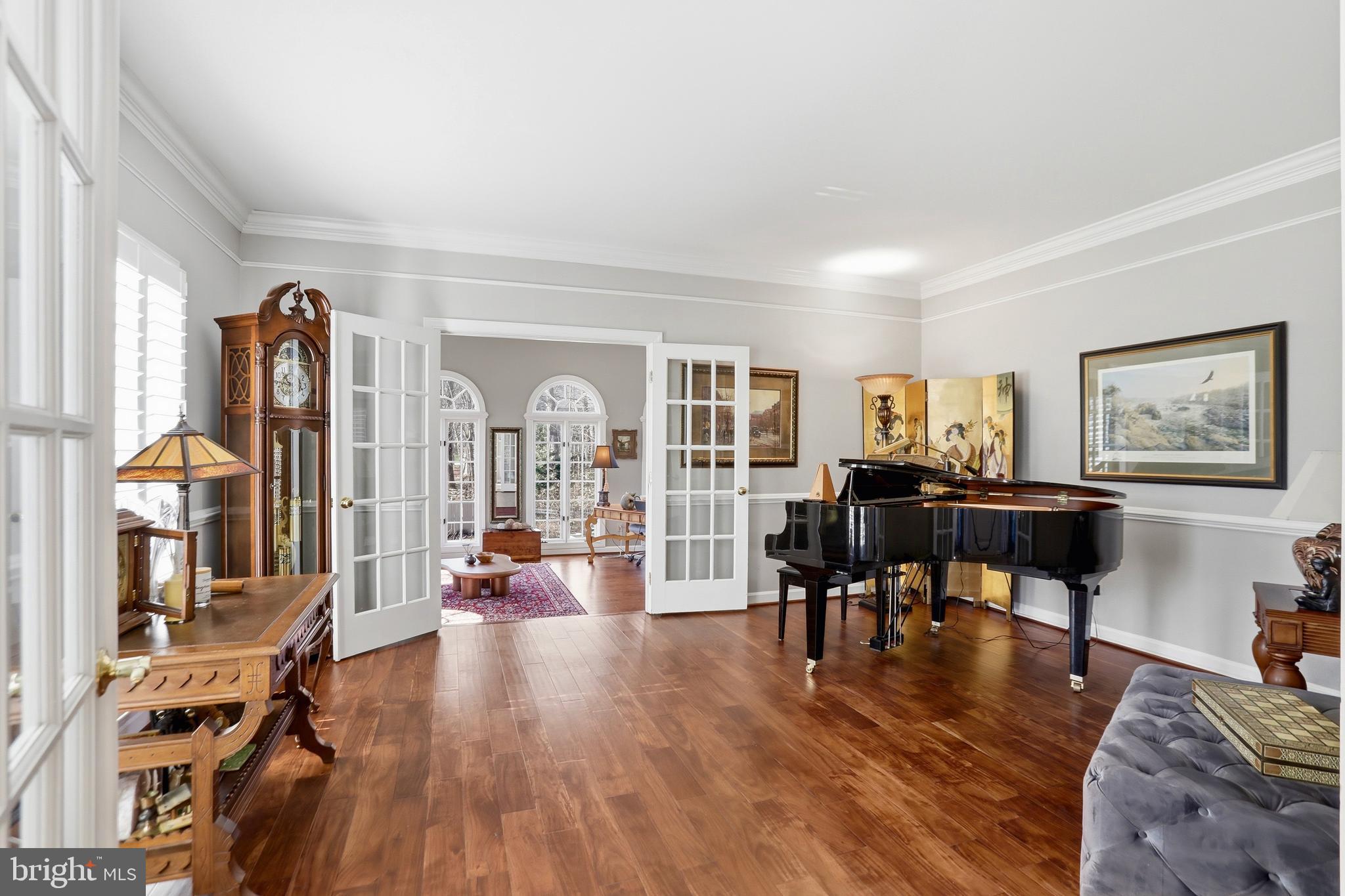 1235 TOTTENHAM COURT