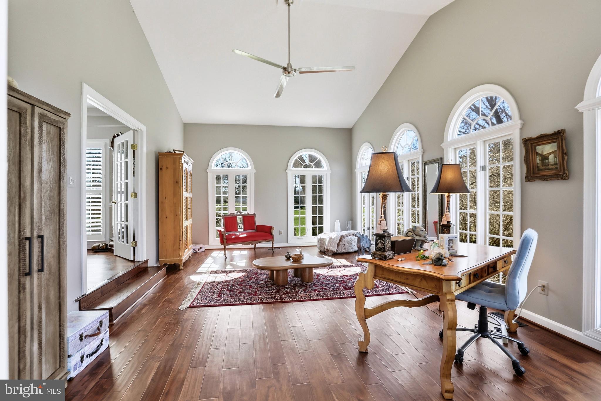 1235 TOTTENHAM COURT