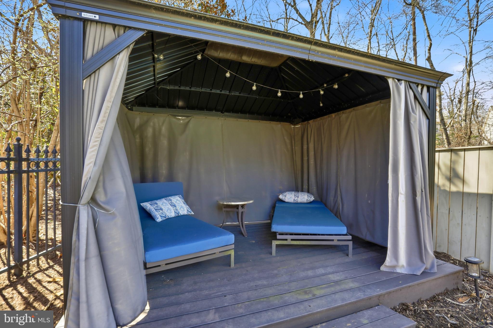 1235 TOTTENHAM COURT