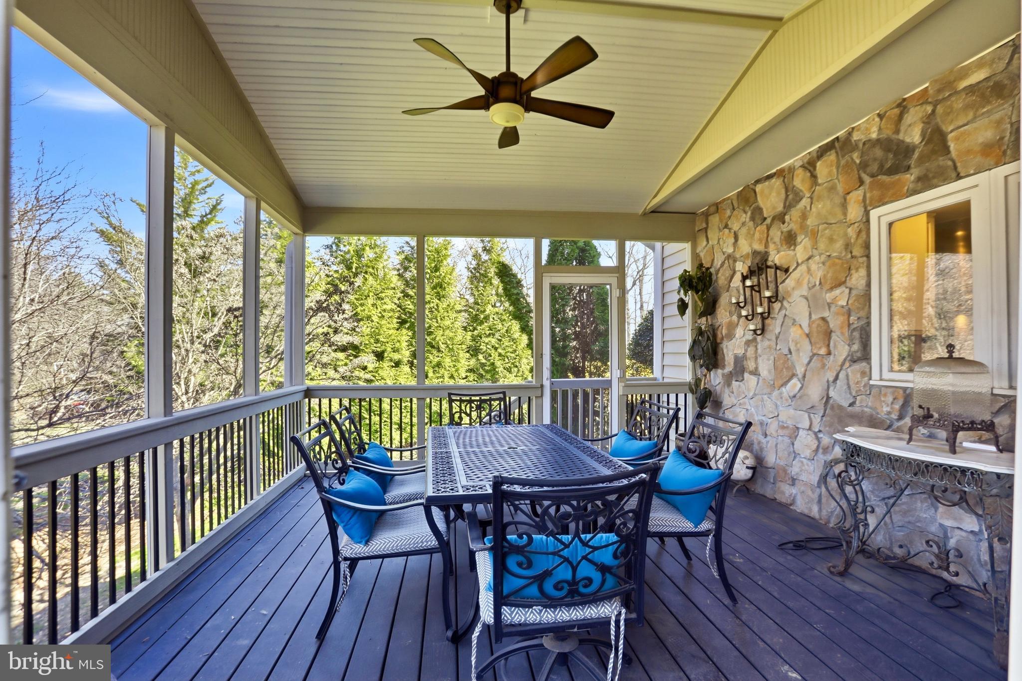 1235 TOTTENHAM COURT