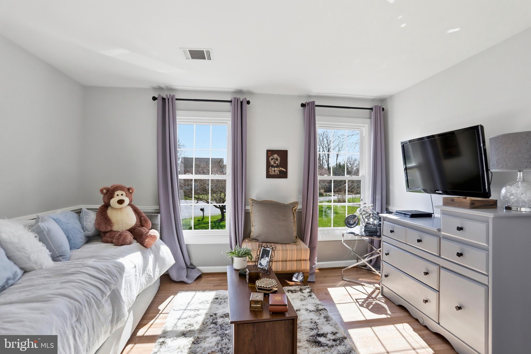 1235 TOTTENHAM COURT