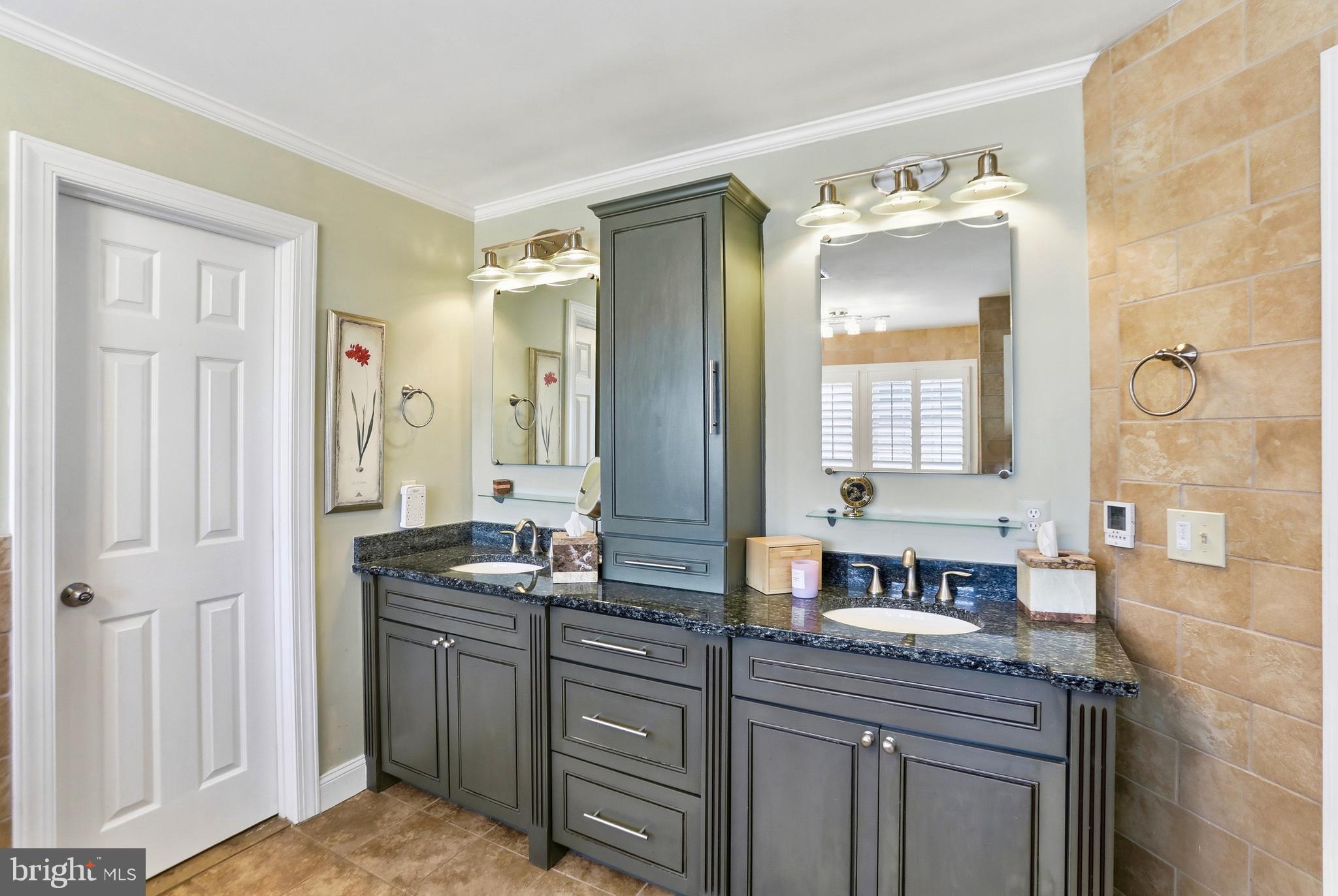 1235 TOTTENHAM COURT