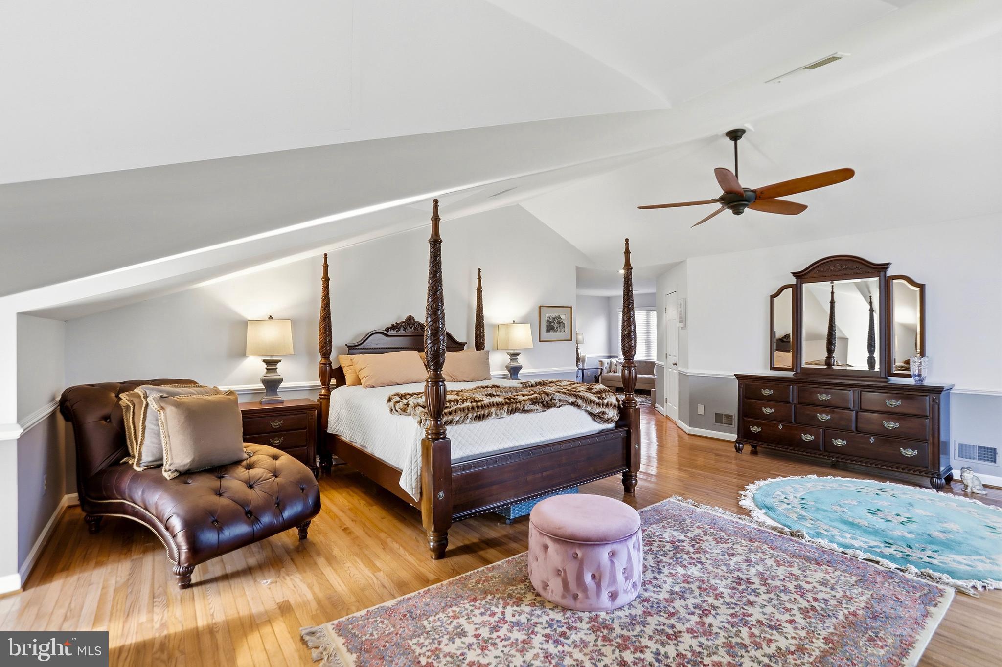 1235 TOTTENHAM COURT