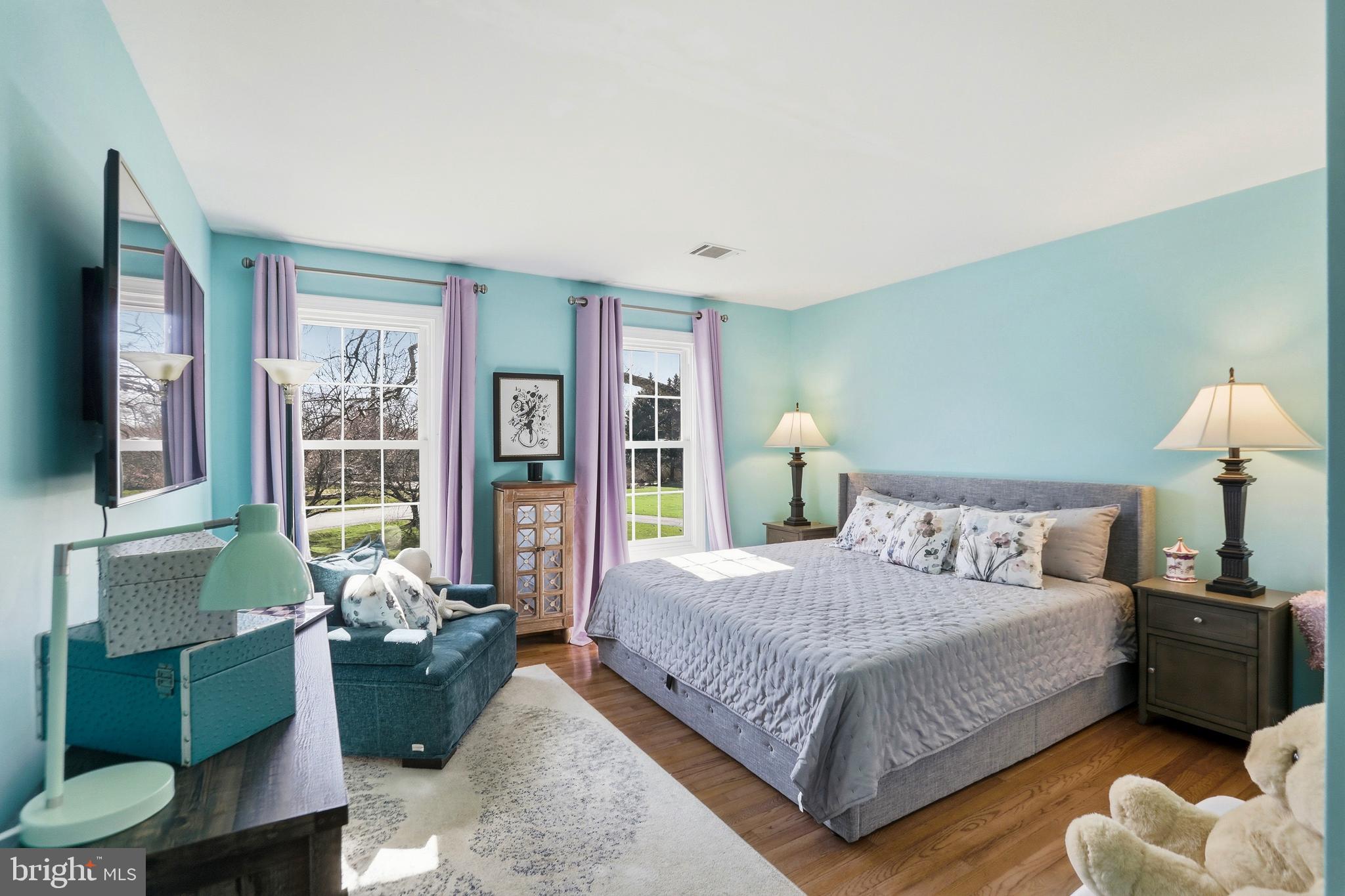 1235 TOTTENHAM COURT