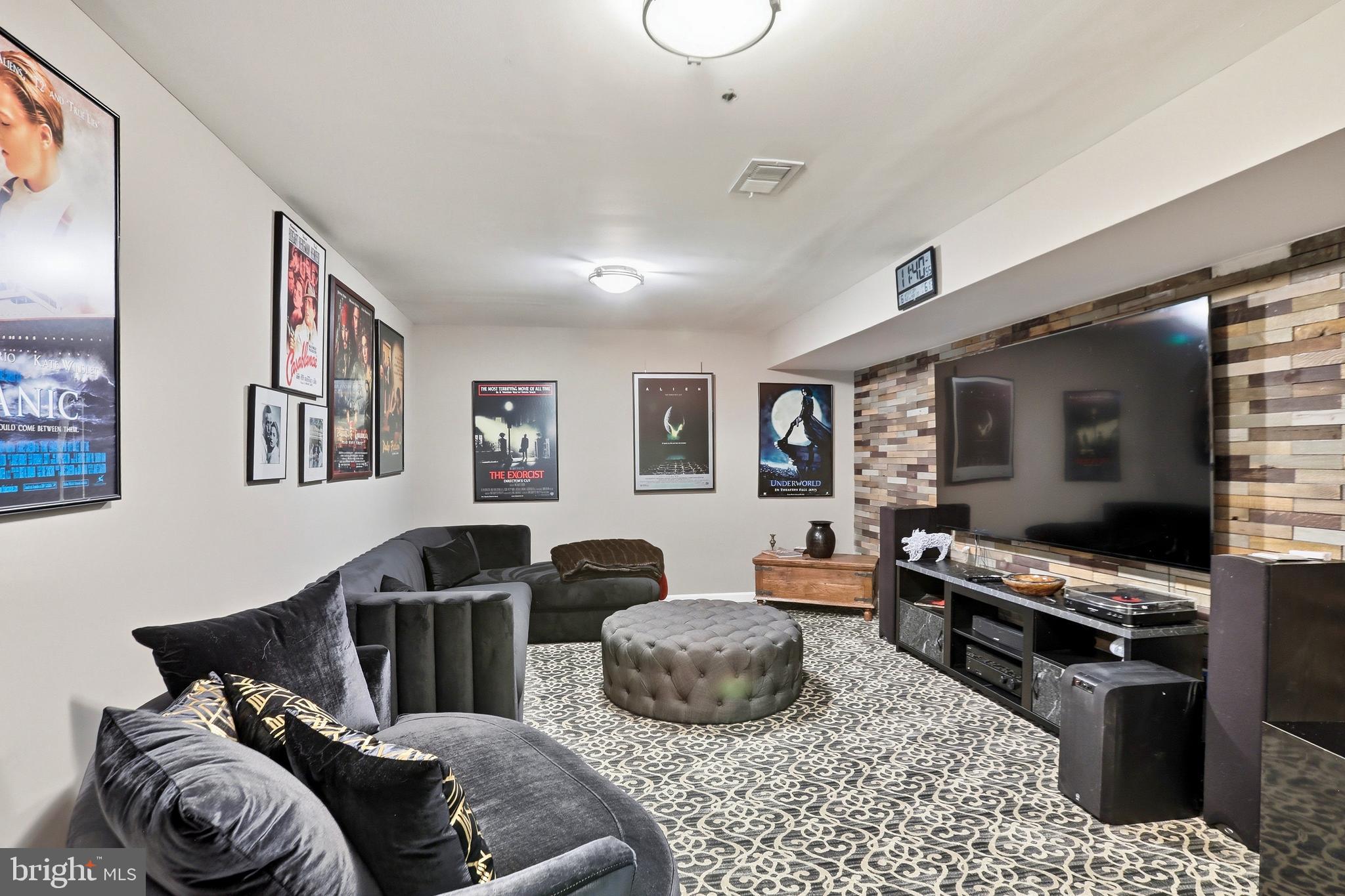 1235 TOTTENHAM COURT