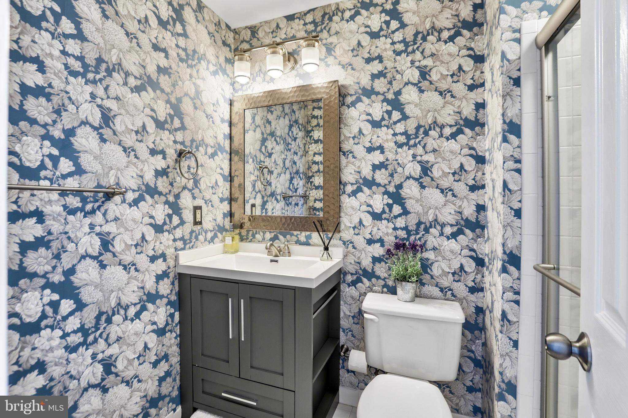 1235 TOTTENHAM COURT