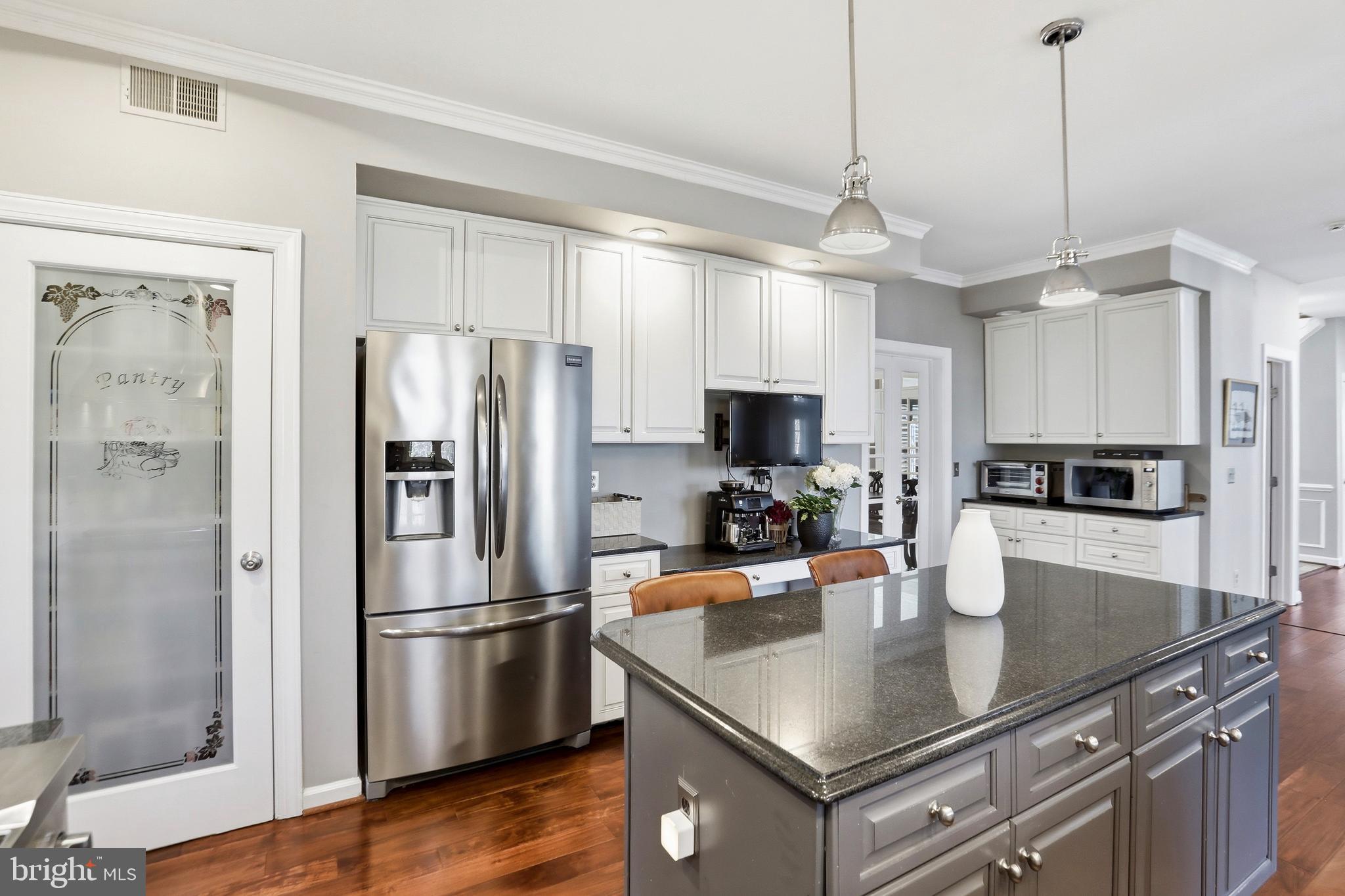 1235 TOTTENHAM COURT