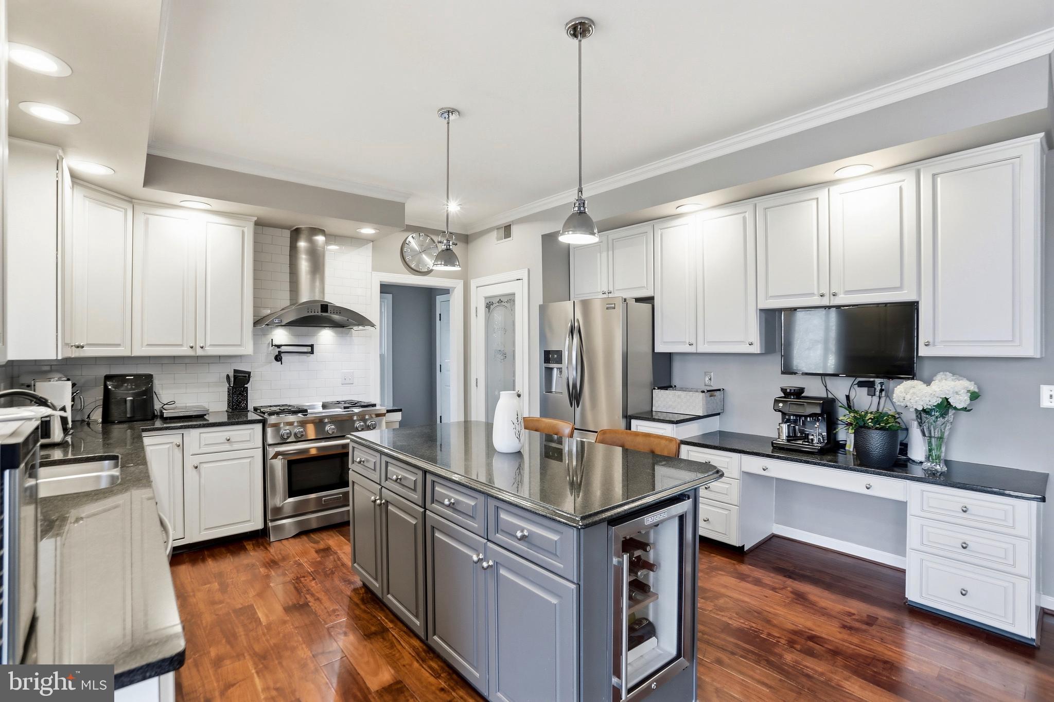 1235 TOTTENHAM COURT