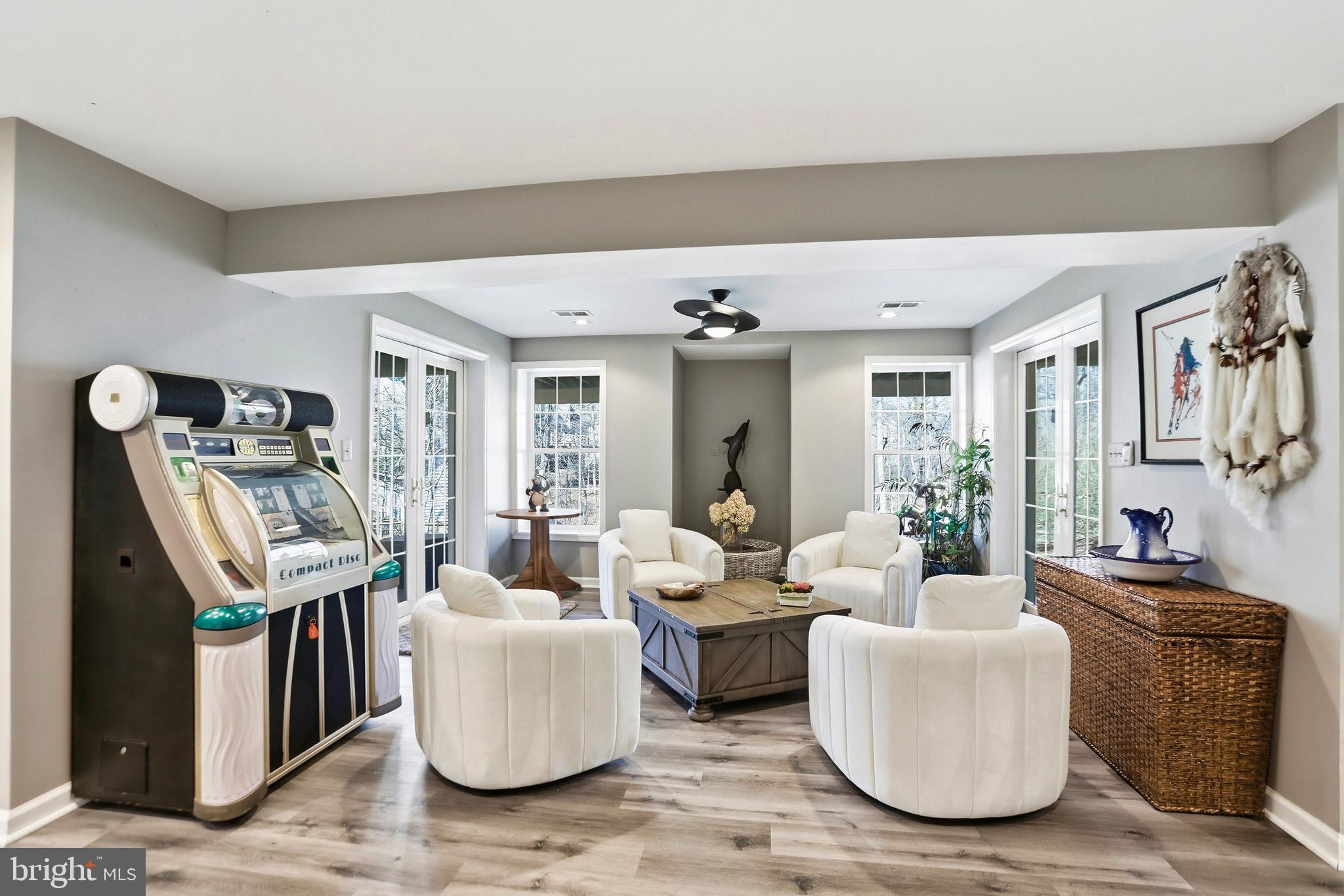 1235 TOTTENHAM COURT