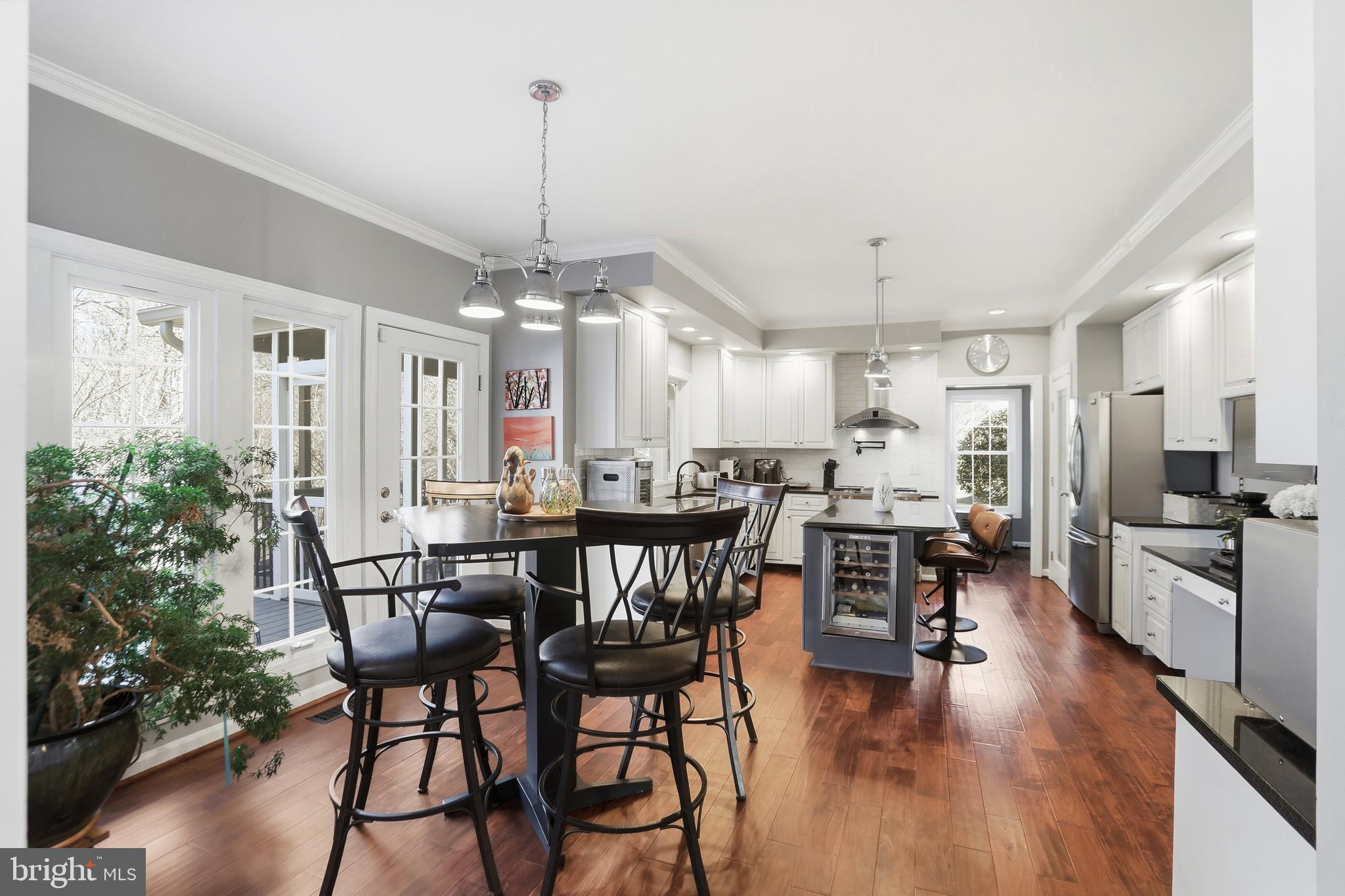 1235 TOTTENHAM COURT