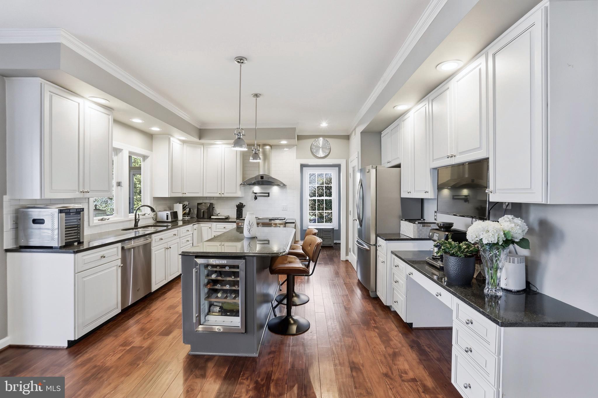 1235 TOTTENHAM COURT