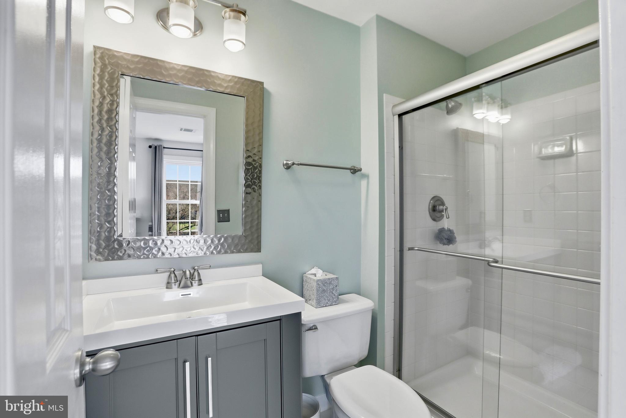 1235 TOTTENHAM COURT