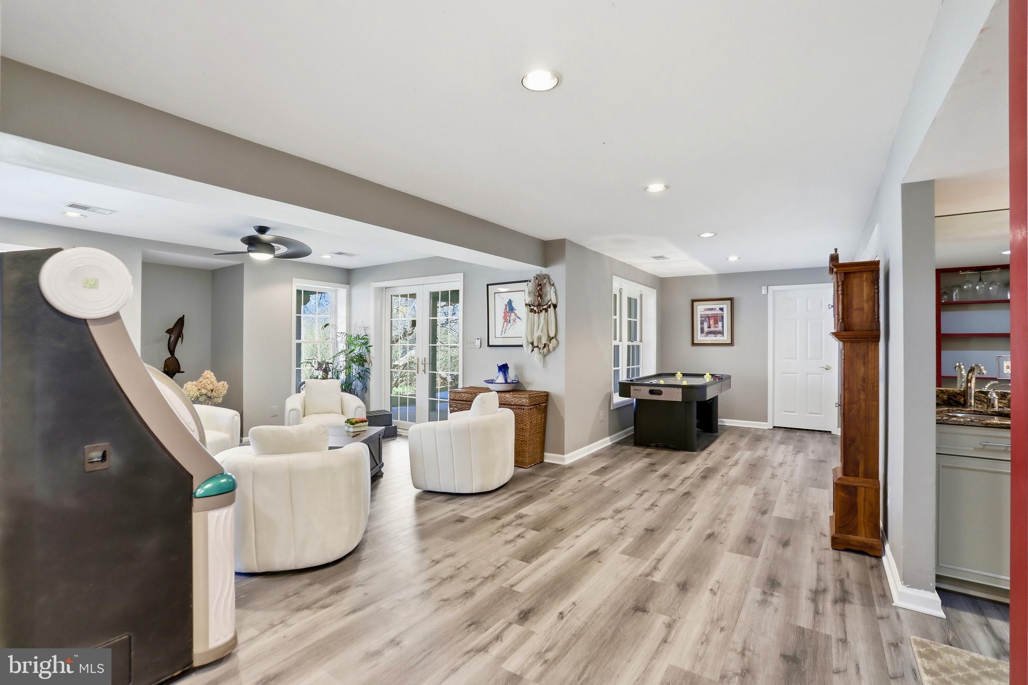 1235 TOTTENHAM COURT