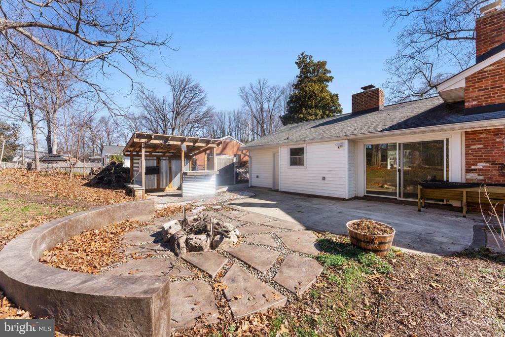 7448 LONG PINE DRIVE