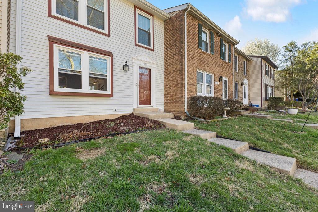 5851 ROCK FOREST COURT