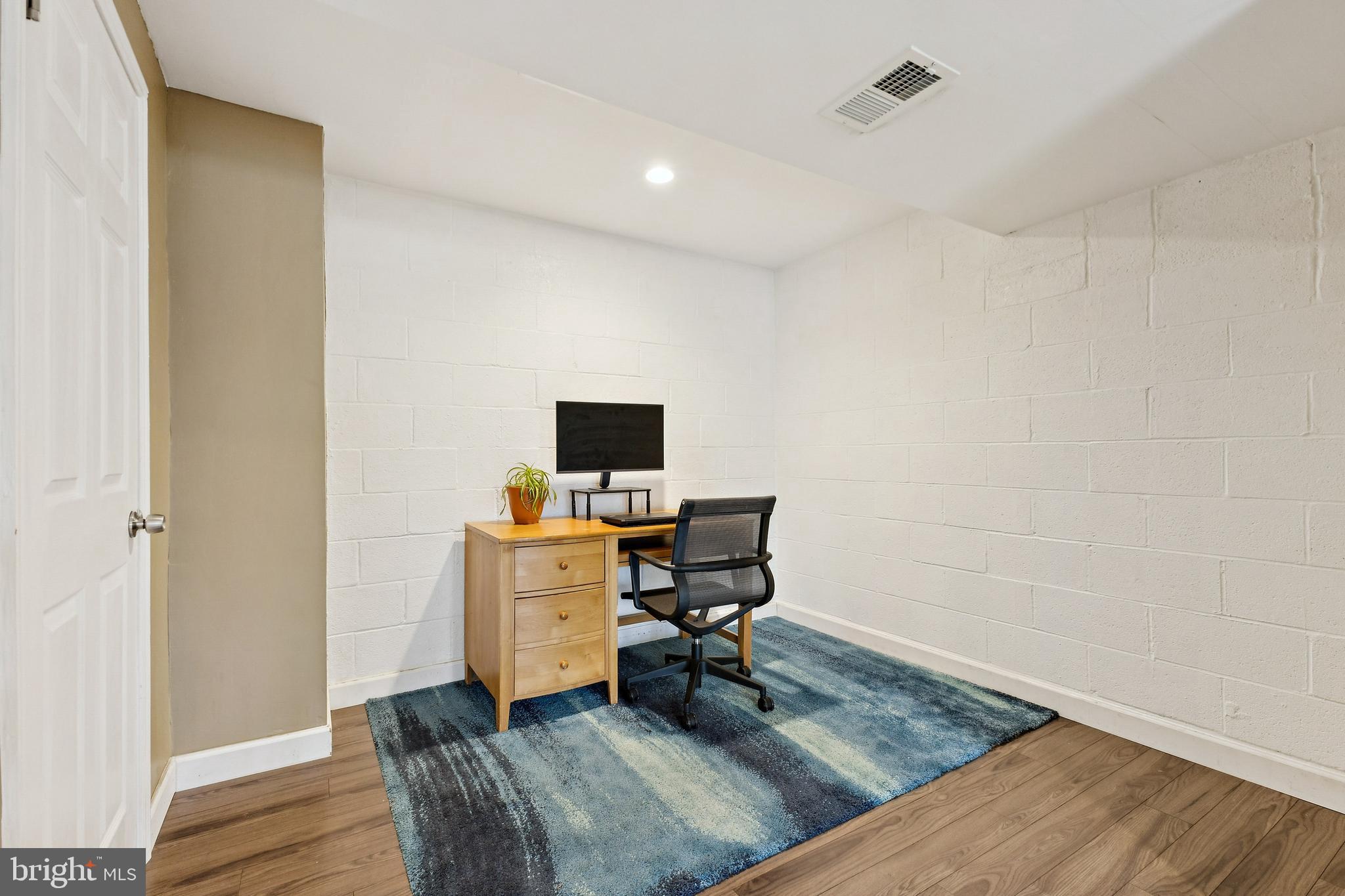 5851 ROCK FOREST COURT