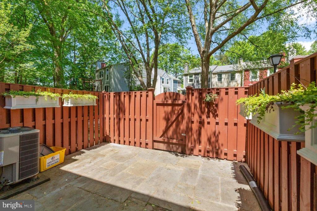 2120 WHISPERWOOD GLEN LANE