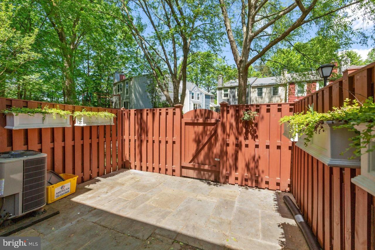 2120 WHISPERWOOD GLEN LANE