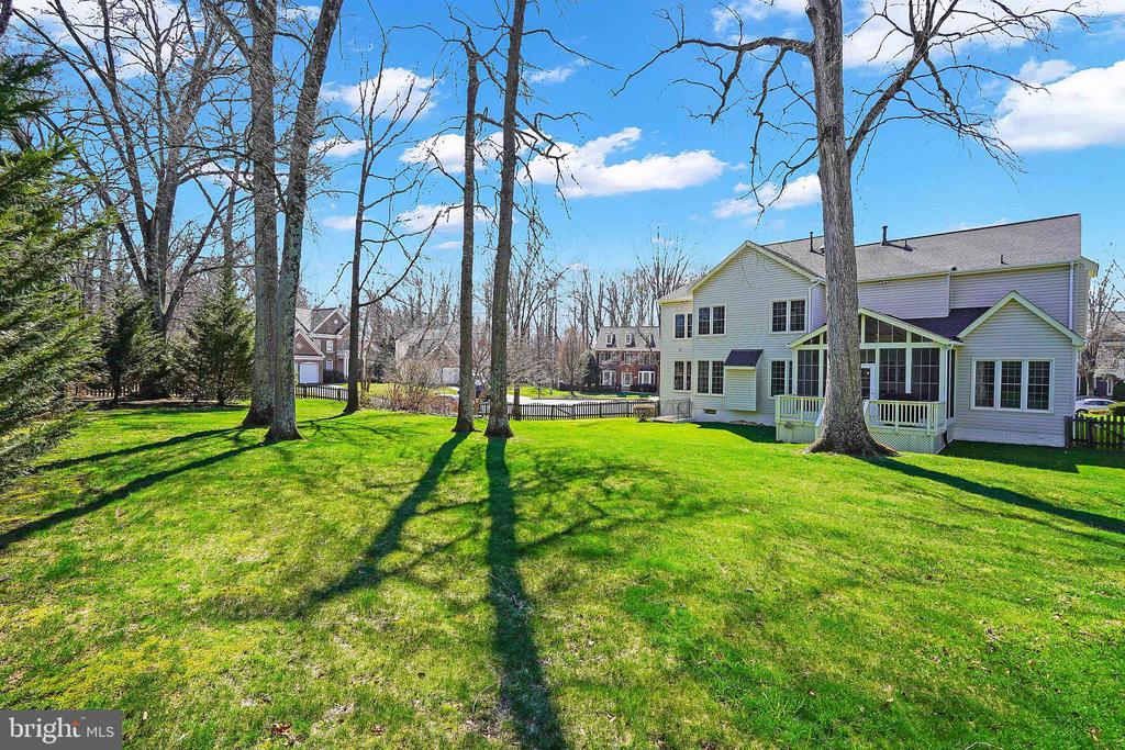 7366 HUNTERS OAK COURT