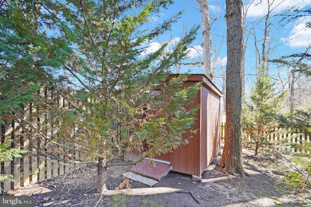 7366 HUNTERS OAK COURT