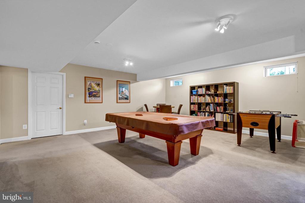 7366 HUNTERS OAK COURT
