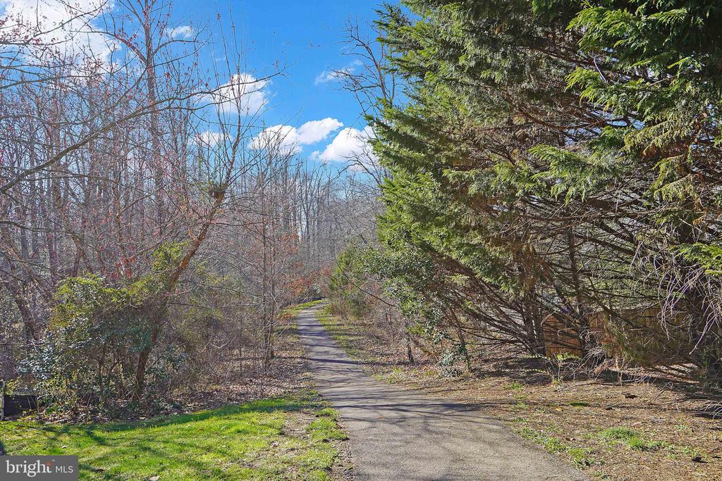 7366 HUNTERS OAK COURT