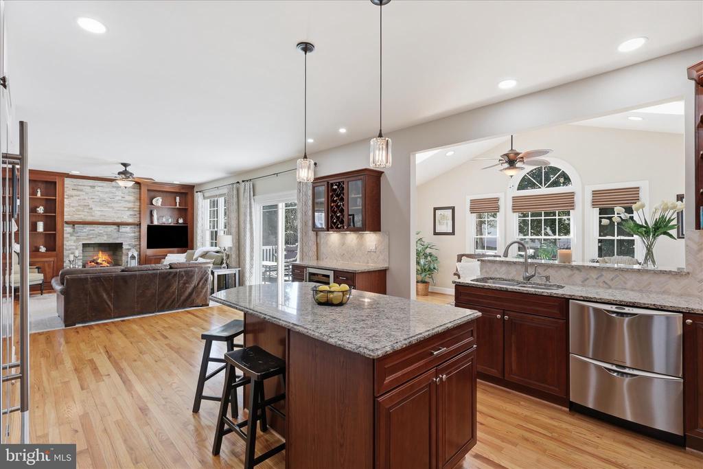 314 ORCHARD COURT NW