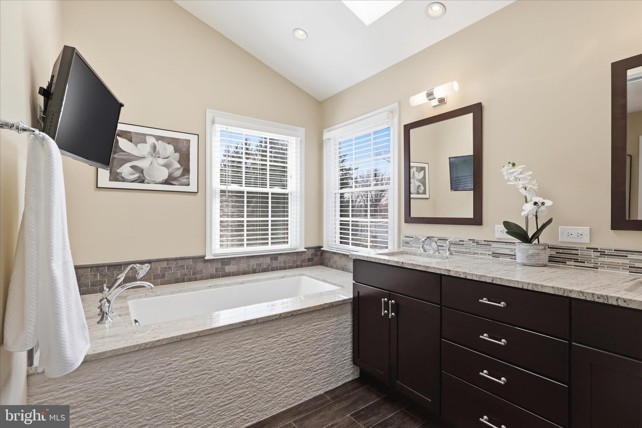 314 ORCHARD COURT NW