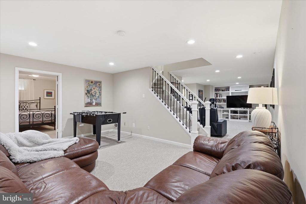 314 ORCHARD COURT NW