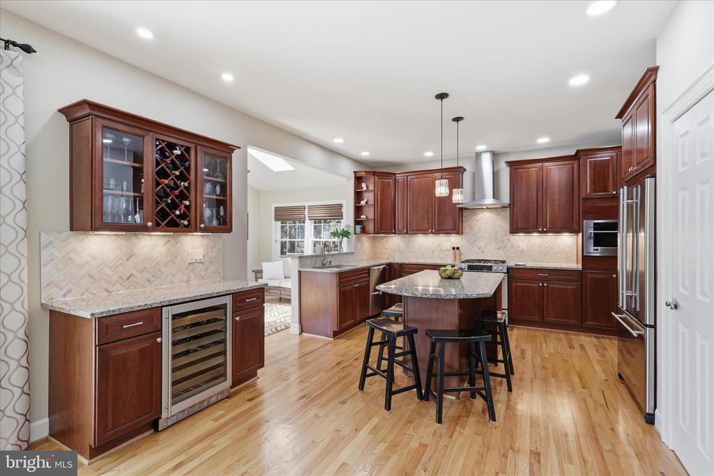 314 ORCHARD COURT NW