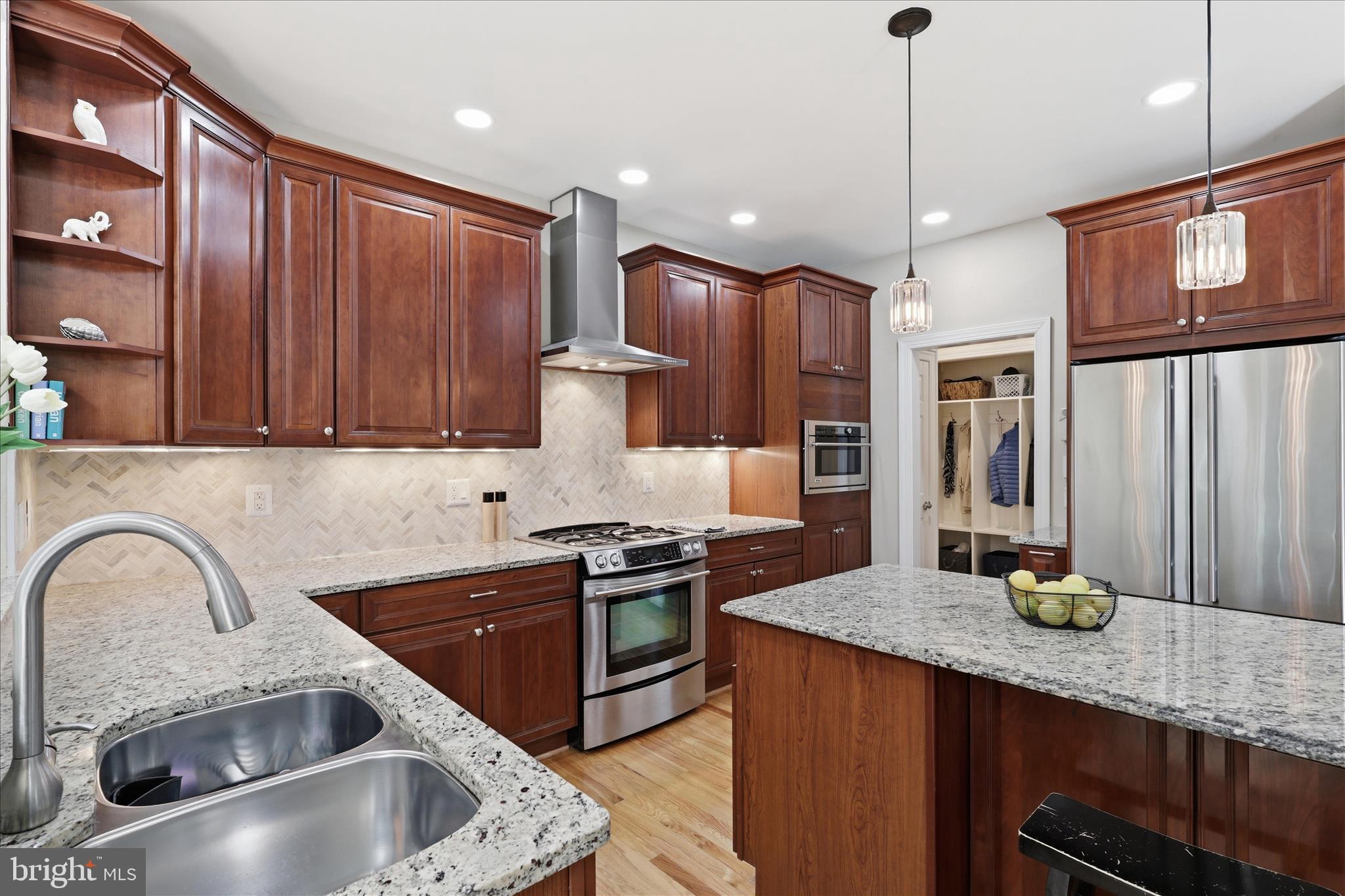 314 ORCHARD COURT NW