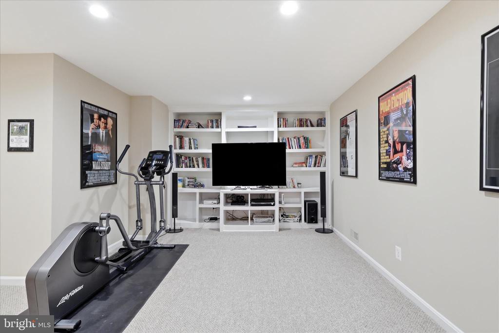 314 ORCHARD COURT NW