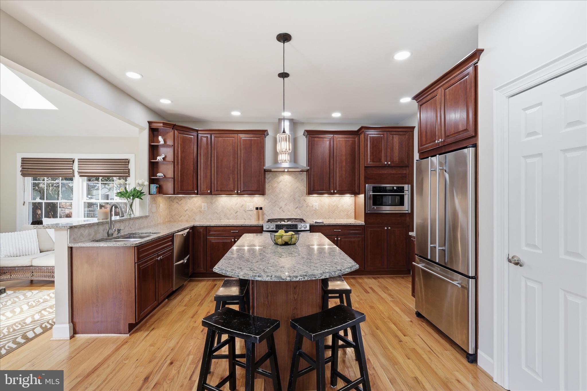 314 ORCHARD COURT NW