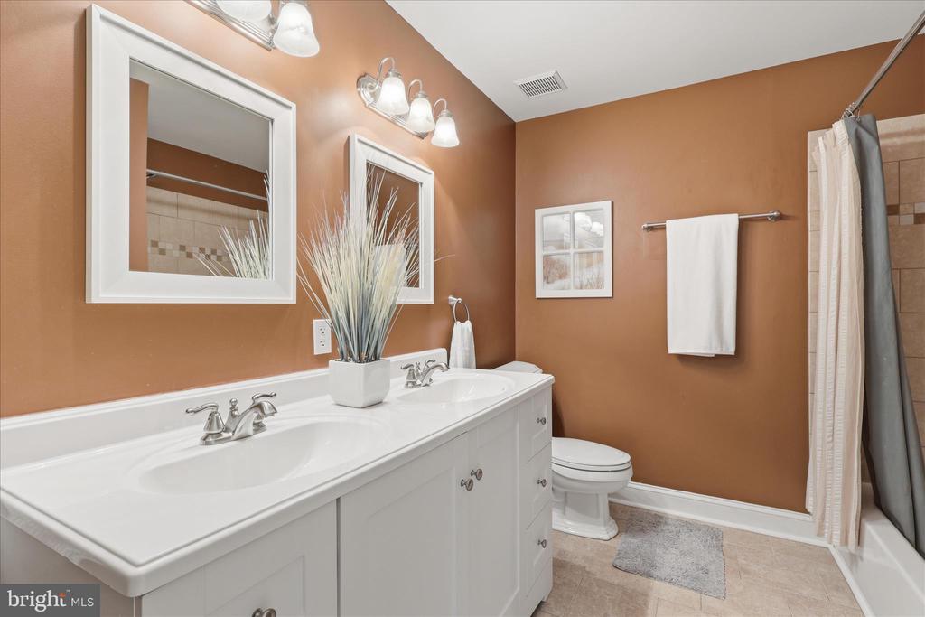 314 ORCHARD COURT NW