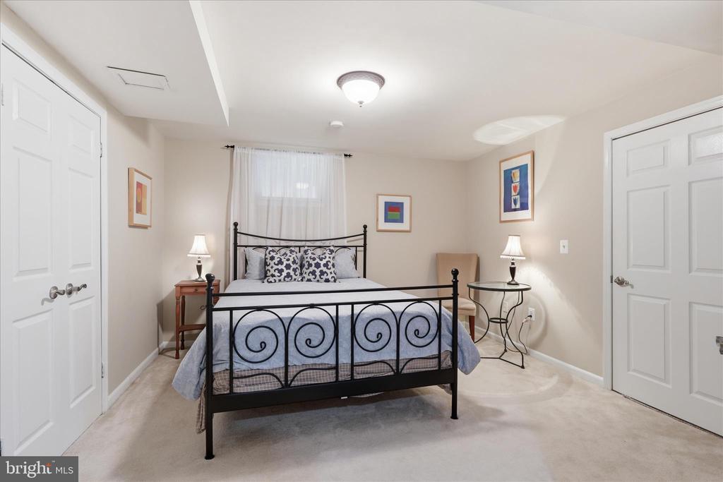 314 ORCHARD COURT NW