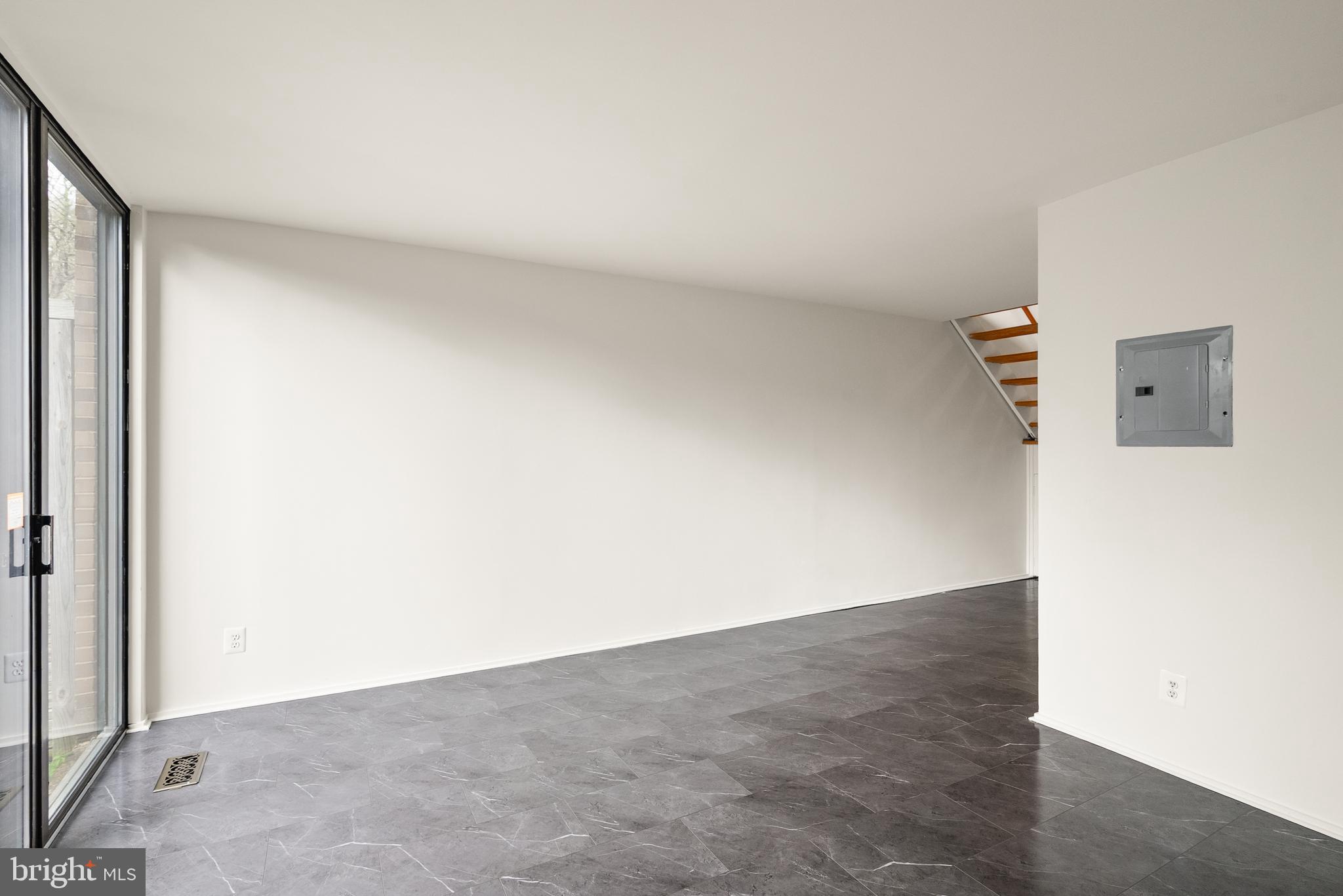 11465 WASHINGTON PLAZA W