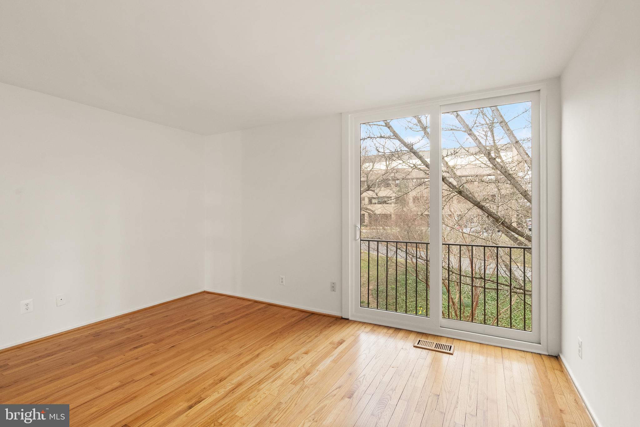 11465 WASHINGTON PLAZA W