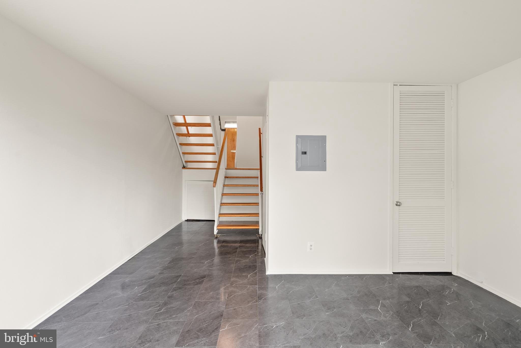 11465 WASHINGTON PLAZA W