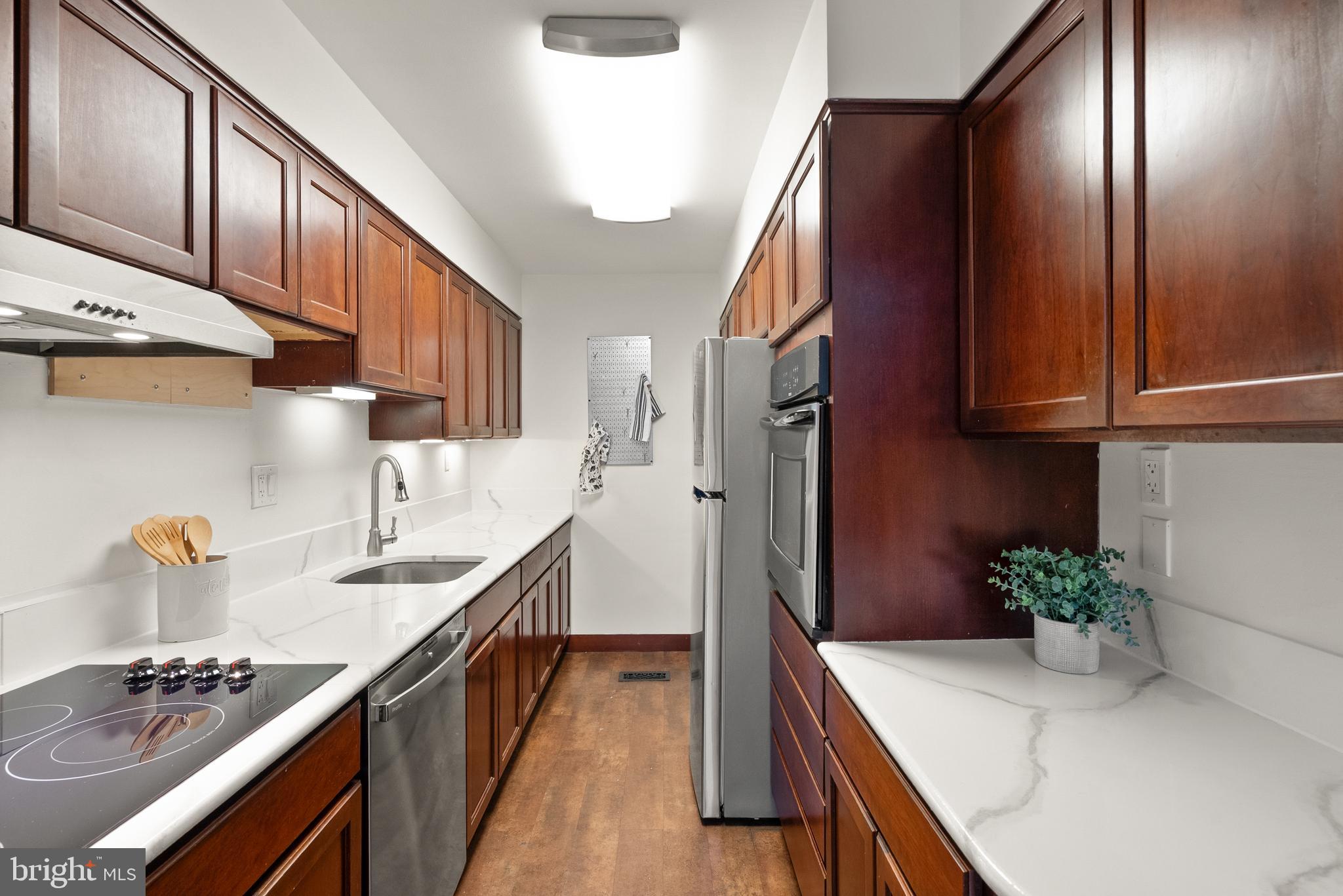 11465 WASHINGTON PLAZA W