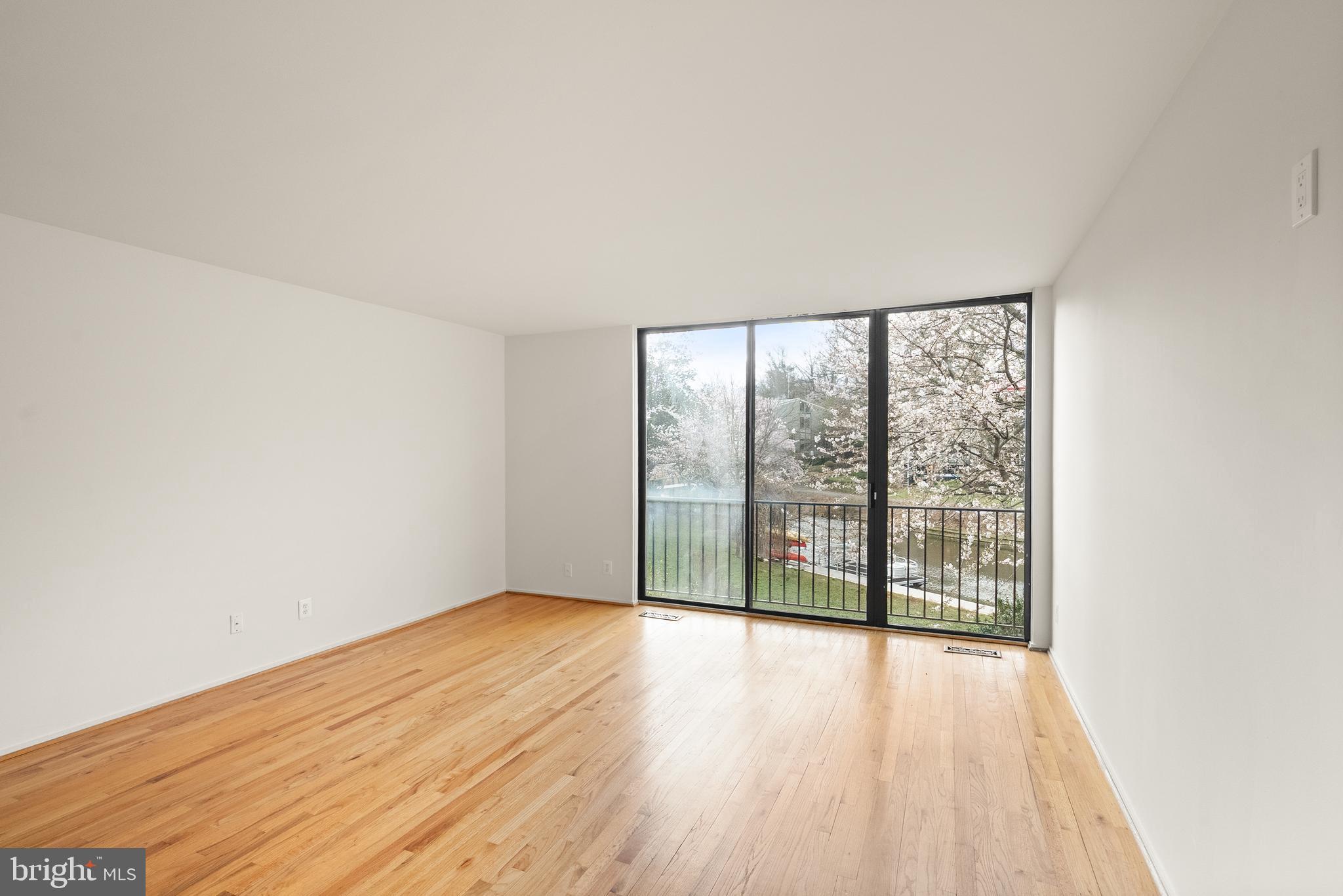 11465 WASHINGTON PLAZA W